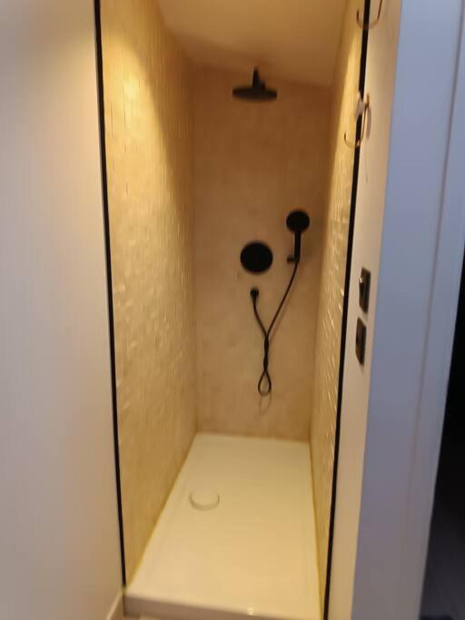 Triplex Hypercentre Avec Parking Apartment
